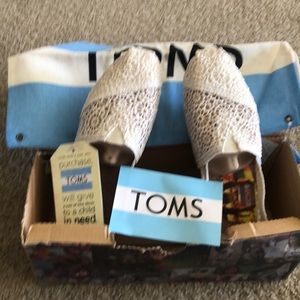 Brand new - never worn Tom’s Classics Natural Crochet Shoes 7.5 Women’s